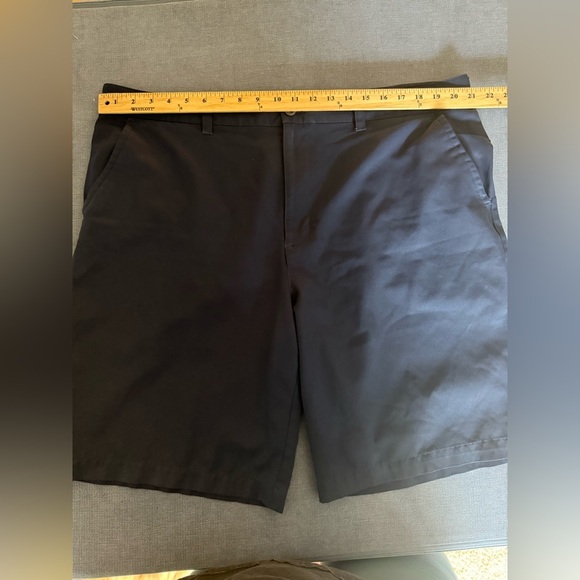 IZOD Men’s Golf Shorts SZ 42 Navy Pockets Performance Casual Summer Stretch - Picture 5 of 8